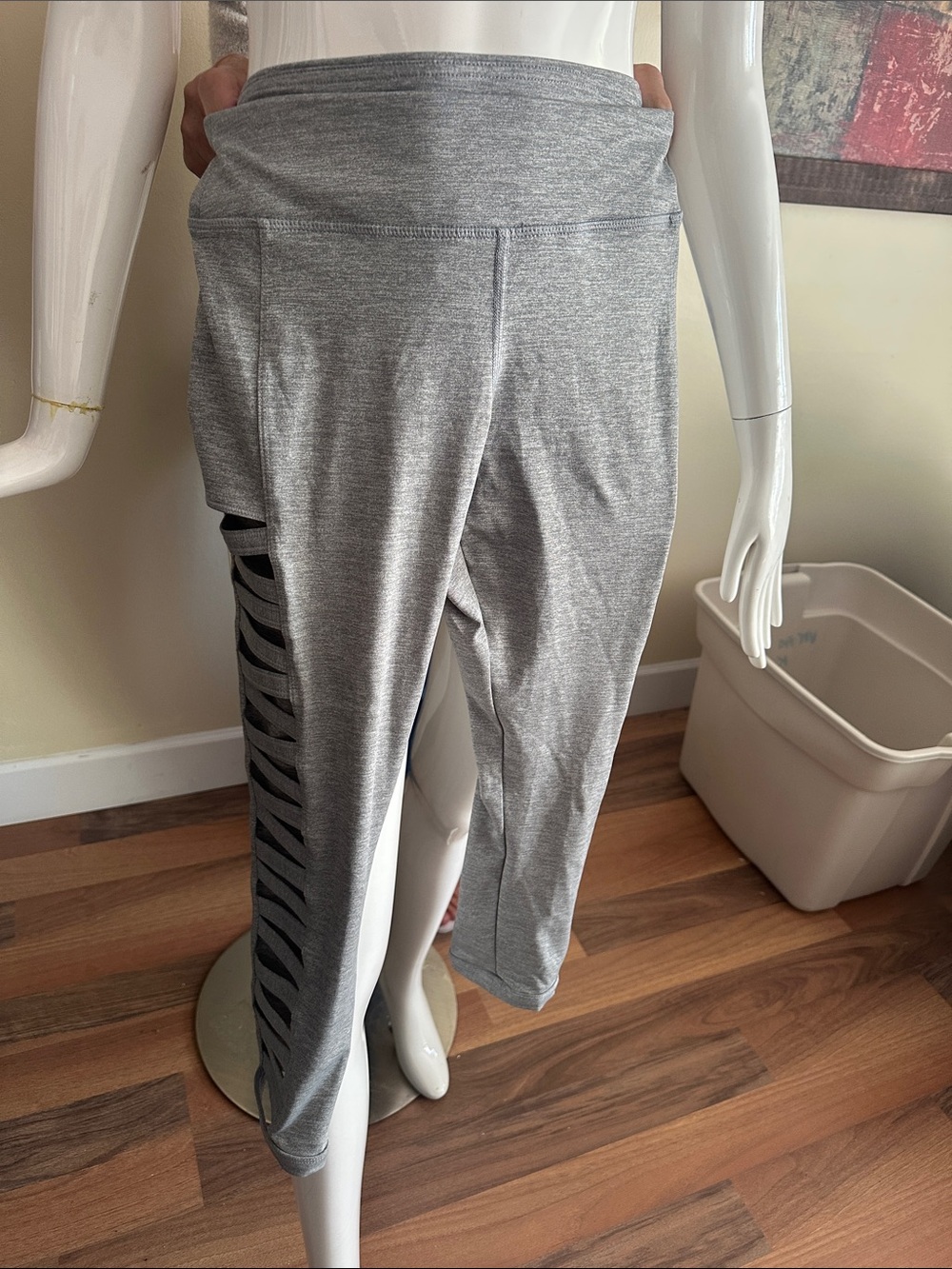 Forever 21 Gray Cutout Side Capri Leggings